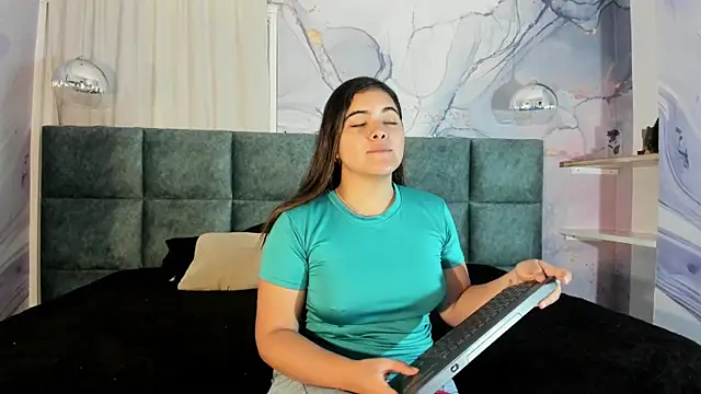 Snapshot of EVELIN_MASON chatting on 15, 1, 2025 EVELIN MASON online show from 15, 1, 2025