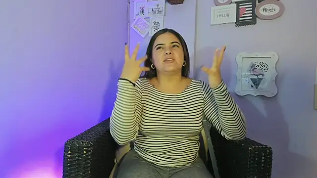 Snapshot of EVELIN_MASON chatting on 5, 10, 2025 EVELIN MASON online show from 5, 10, 2025