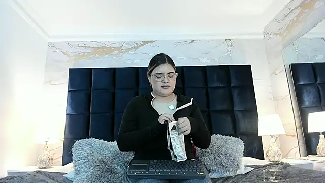 EVELIN MASON online show from 25, 4, 2026