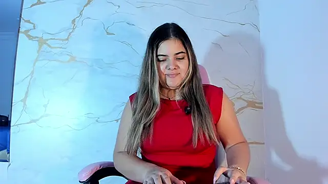 Snapshot of EVELIN_MASON chatting on 4, 6, 2026 EVELIN MASON online show from 4, 6, 2026