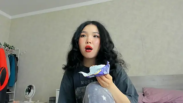 Snapshot of wastforu chatting on 7, 1, 2025 wastforu online show from 7, 1, 2025