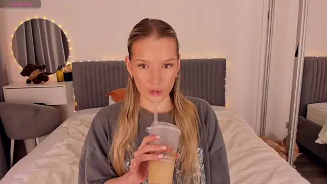 CassieRayss online show from 6, 7, 2026