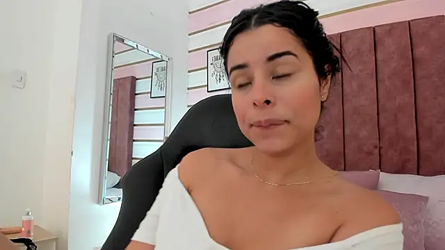 emma castilloo online show from 19, 1, 2025