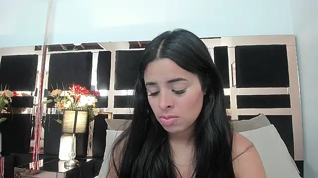 emma castilloo online show from 13, 4, 2026