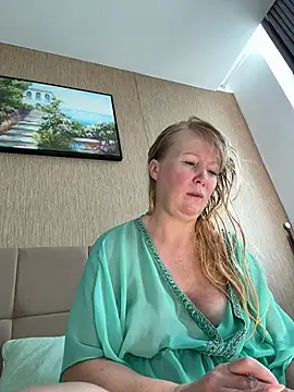 EmmaInLove23 online show from 24, 6, 2026