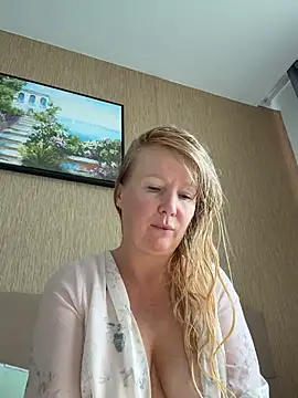 EmmaInLove23 online show from 6, 7, 2026