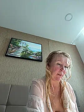 EmmaInLove23 online show from 14, 7, 2026