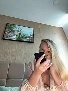 EmmaInLove23 online show from 15, 7, 2026