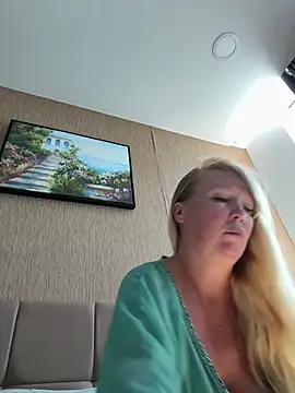 EmmaInLove23 online show from 22, 7, 2026