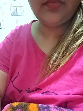 Snapshot of _Redwine_ chatting on 8, 3, 2025 Redwine online show from 8, 3, 2025