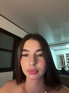 Coralinee 01 online show from 9, 5, 2026