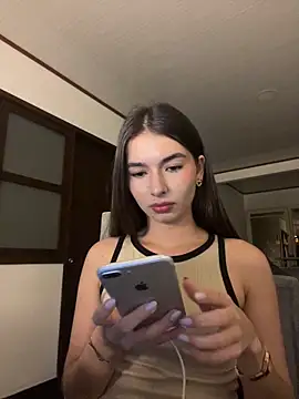 Coralinee 01 online show from 14, 5, 2026