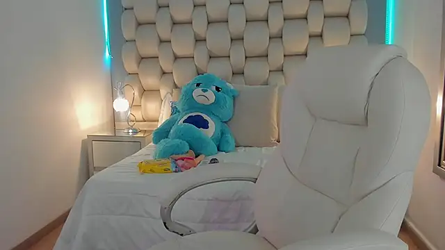 Helleamazing online show from 12, 1, 2025