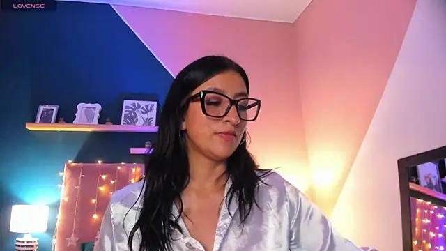 Snapshot of kira_moon__ chatting on 12, 12, 2024 kira moon   online show from 12, 12, 2024