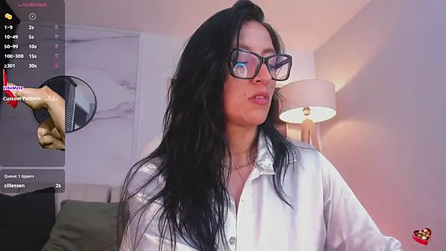 Snapshot of kira_moon__ chatting on 5, 1, 2025 kira moon   online show from 5, 1, 2025