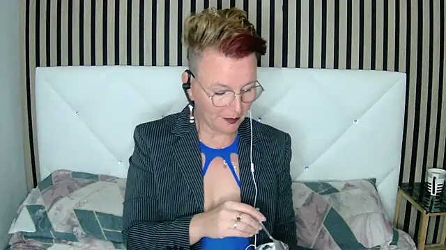 xxNoeliaxx online show from 6, 2, 2025