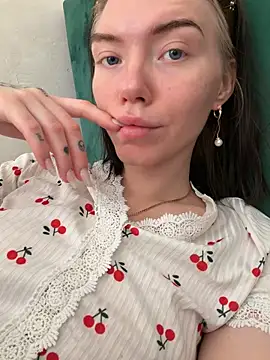 Lisaaa Alisa online show from 28, 4, 2026