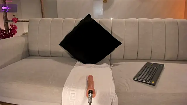 Snapshot of DominiqueVega chatting on 10, 1, 2025 DominiqueVega online show from 10, 1, 2025