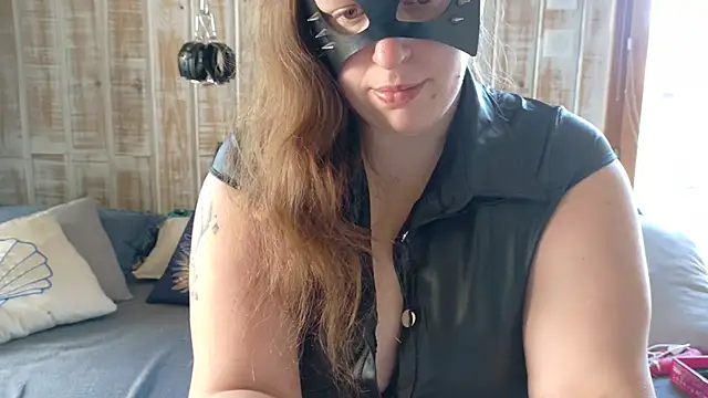 FrancaiseLynne online show from 1, 5, 2026