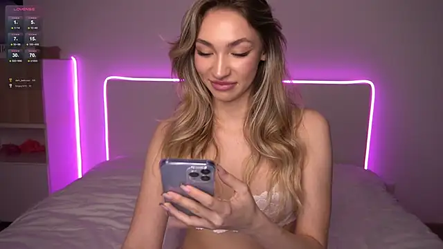 Snapshot of bailey_kat chatting on 7, 1, 2025 bailey kat online show from 7, 1, 2025