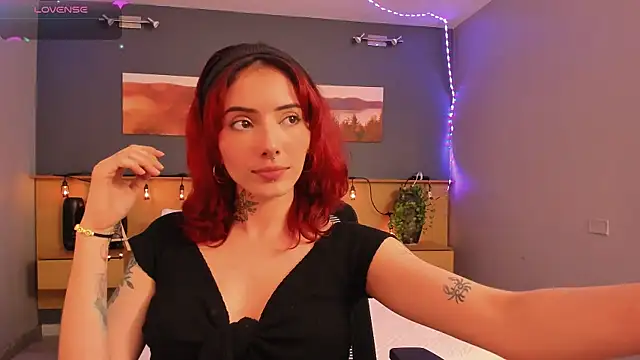 LiliJones  online show from 5, 2, 2025