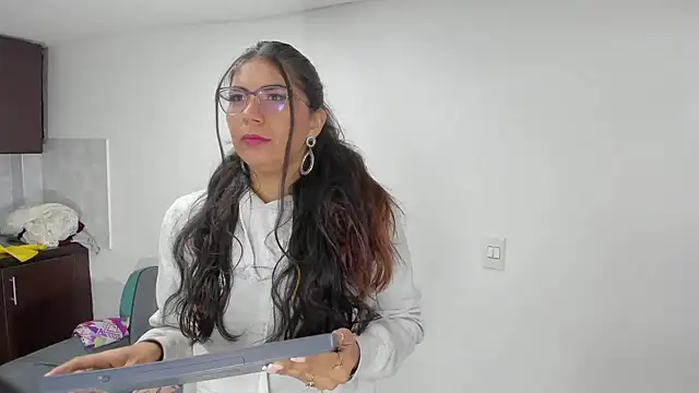 Luna Dumont online show from 2, 5, 2026