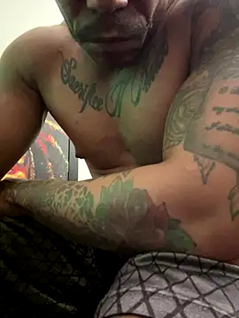 Snapshot of MidnightFlexxx chatting on 22, 10, 2025 MidnightFlexxx online show from 22, 10, 2025