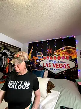 Snapshot of SidneyRaee chatting on 2, 12, 2024 SidneyRaee online show from 2, 12, 2024