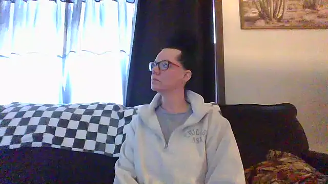 Snapshot of SidneyRaee chatting on 2, 1, 2025 SidneyRaee online show from 2, 1, 2025