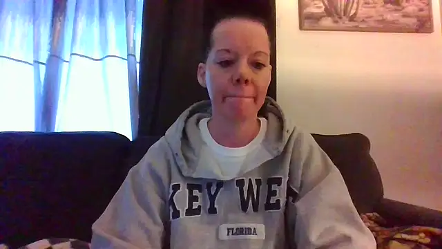 Snapshot of SidneyRaee chatting on 4, 1, 2025 SidneyRaee online show from 4, 1, 2025