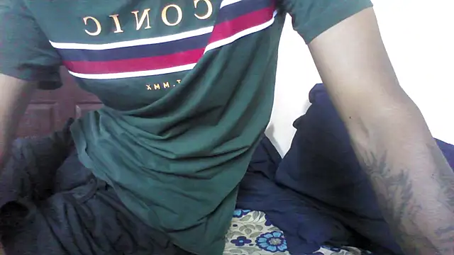 Snapshot of just_fucks chatting on 18, 9, 2025 just fucks online show from 18, 9, 2025