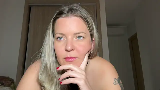 Snapshot of naughtyhollyxxxx chatting on 9, 1, 2025 naughtyhollyxxxx online show from 9, 1, 2025