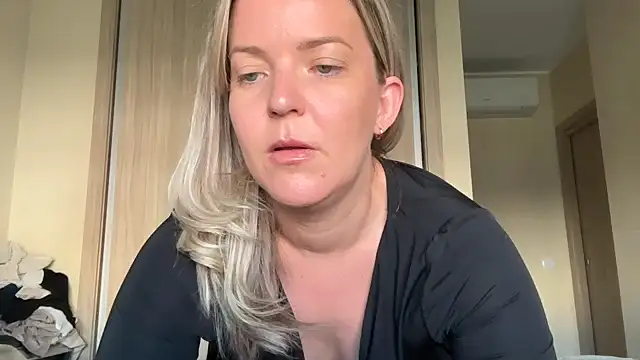 Snapshot of naughtyhollyxxxx chatting on 15, 9, 2025 naughtyhollyxxxx online show from 15, 9, 2025