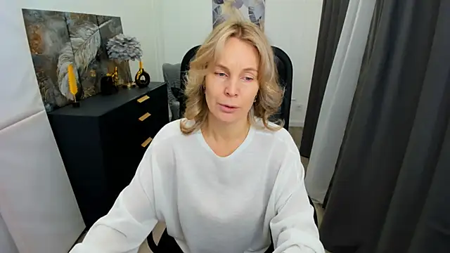 Sinty Devis online show from 4, 5, 2026