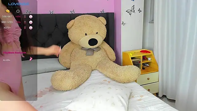 SophiaLiu online show from 25, 2, 2025