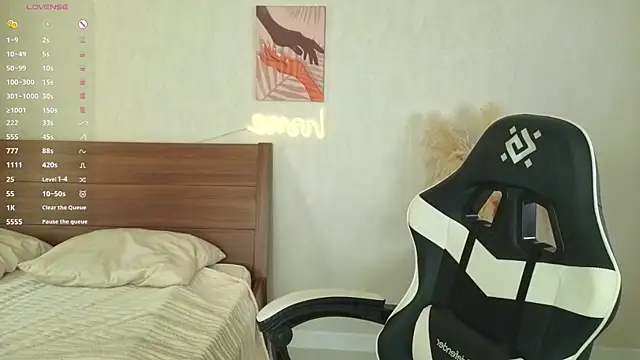 IdaValenti online show from 30, 9, 2025