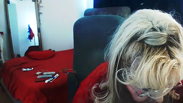 Snapshot of MatureExtasy chatting on 1, 10, 2025 MatureExtasy online show from 1, 10, 2025