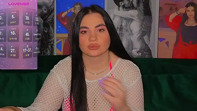 Snapshot of Nikki_Kardashian chatting on 10, 12, 2024 Nikki Kardashian online show from 10, 12, 2024