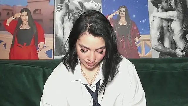 Snapshot of Nikki_Kardashian chatting on 8, 9, 2025 Nikki Kardashian online show from 8, 9, 2025