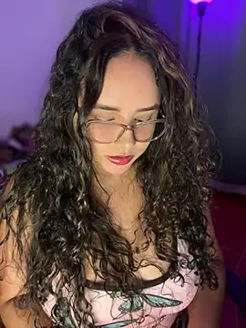 CurlyGirl 1 online show from 8, 5, 2026