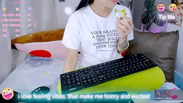 Snapshot of Ly__ chatting on 19, 3, 2026 Ly online show from 19, 3, 2026