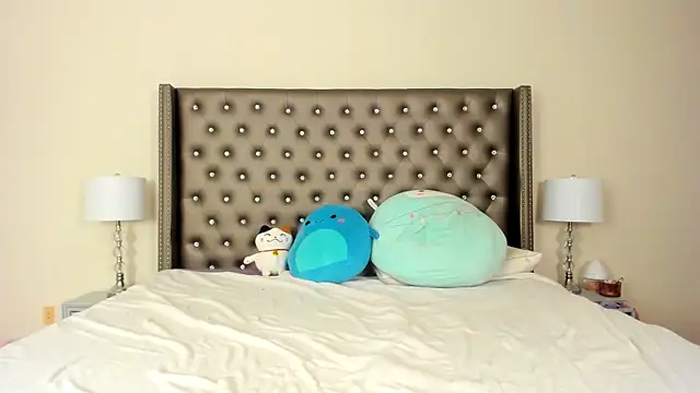 NadiaLyla online show from 20, 12, 2025