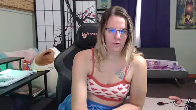 Snapshot of Sarahtineke chatting on 24, 10, 2025 Sarahtineke online show from 24, 10, 2025