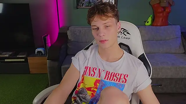 Snapshot of TeddyLiLboy chatting on 5, 11, 2025 TeddyLiLboy online show from 5, 11, 2025