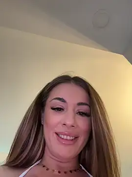 Snapshot of IsabellaEtthan chatting on 6, 8, 2026 IsabellaEtthan online show from 6, 8, 2026