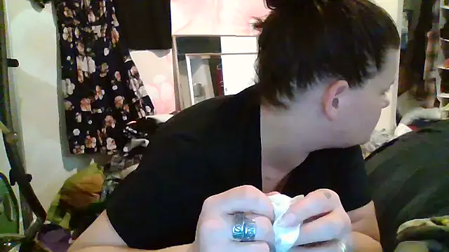 Snapshot of BeckiTooSweet chatting on 11, 10, 2025 BeckiTooSweet online show from 11, 10, 2025