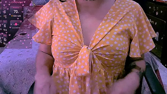 NinaYellow online show from 10, 4, 2026