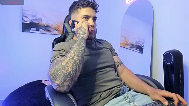 Snapshot of LucianSinclair chatting on 22, 12, 2024 LucianSinclair online show from 22, 12, 2024