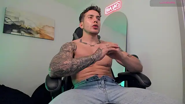 Snapshot of LucianSinclair chatting on 28, 1, 2025 LucianSinclair online show from 28, 1, 2025