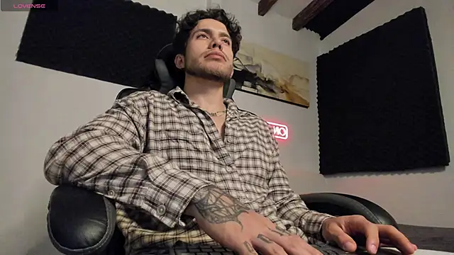 Snapshot of LucianSinclair chatting on 3, 4, 2026 LucianSinclair online show from 3, 4, 2026